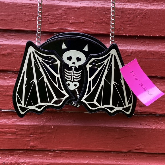 New! Betsey Johnson Movable Wings Glow-in-the-Dark Bat Skeleton Crossbody Bag - Picture 3 of 5